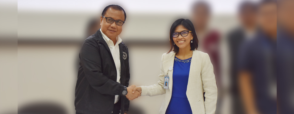 Laguna Water General Manager Shoebe Hazel B. Caong (right) and DILG CALABARZON Regional Director Manuel Q. Gotis (left) signed the Memorandum of Agreement for the collaboration of the two organizations in various projects related to local governance and water and wastewater. 