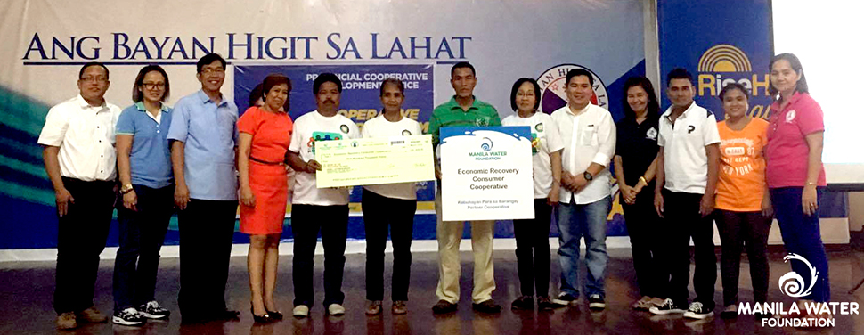 In photo (L-R): Abet Sabarias, Provincial Cooperative Development Specialist, Janie Alfonso, Program Manager, Manila Water Foundation, Edwin Bautista, Provincial Cooperative Development Head, Atty. Dulce Rebanal, Provincial Administrator, Real Magtangob (9th from left), Laguna Water Regulatory and External Affairs Head, and members of the Economic Recovery Consumers